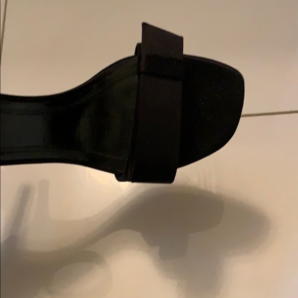 Stunning Celine heel with gold clasp. - Picture 3 of 7